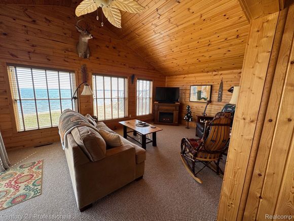 6366 W Houghton Lake 4 Drive