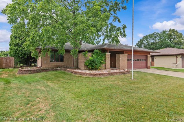 43351 Aspen Drive SterlingHeights, MI House Active - Photo 1 of 32. Opens carousel modal