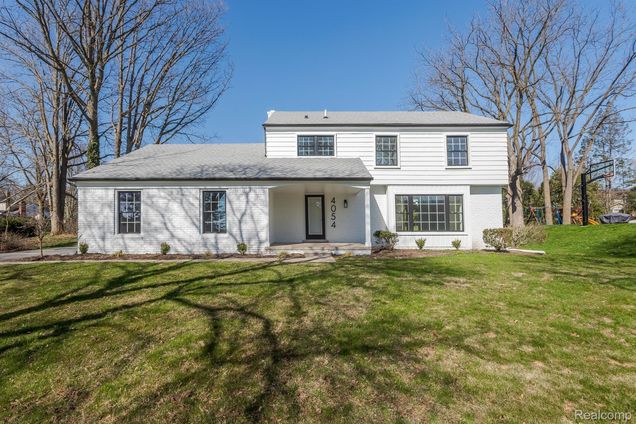 4054 Antique Lane BloomfieldHills, MI House Active - Photo 1 of 40. Opens carousel modal