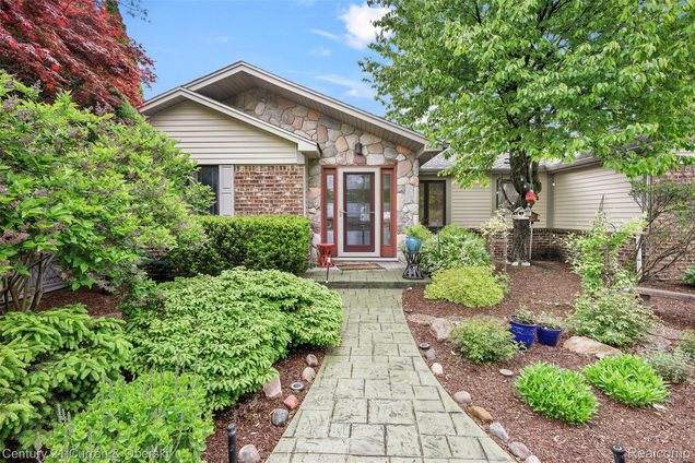 1162 Heights Road LakeOrion, MI House Sold - Photo 1 of 1. Opens carousel modal