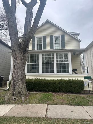 124 Muir Lower Unit Road GrossePointeFarms, MI House Active - Photo 1 of 19. Opens carousel modal