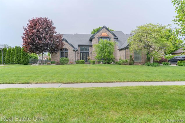 14607 Stratford ShelbyTwp, MI House Active - Photo 1 of 55. Opens carousel modal