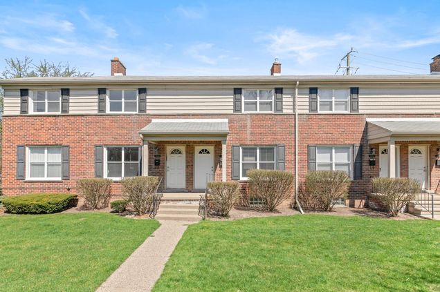 3386 Coolidge Hwy RoyalOak, MI Condo Active - Photo 1 of 20. Opens carousel modal