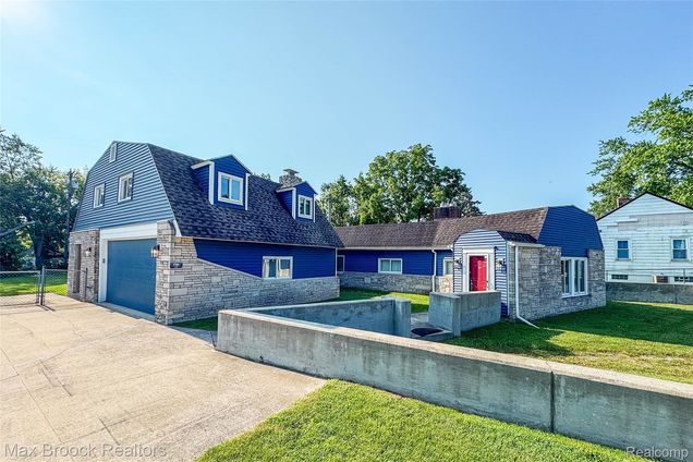 2785 Saint Clair Drive RochesterHills, MI House Active - Photo 1 of 35. Opens carousel modal