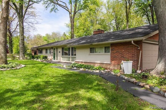 3088 Henhawk Drive Troy, MI House Active - Photo 1 of 28. Opens carousel modal