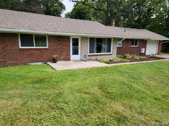 2479 Emerson Avenue Bloomfield, MI House Active - Photo 1 of 22. Opens carousel modal