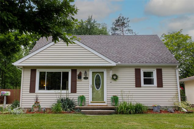 1118 Pine Street GrandLedge, MI House Sold - Photo 1 of 1. Opens carousel modal
