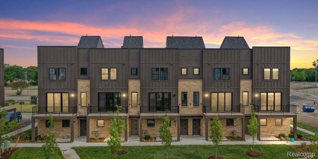 1058 Hampton Circle Unit 74