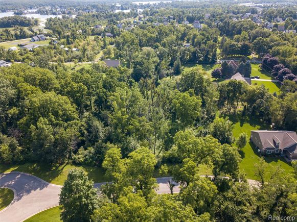 1920 Laflamme Ct White Lake Charter Township MI 48386 Estately 🧡