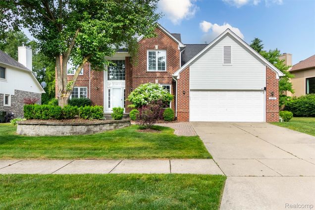 878 Dakota Oakland, MI House Active - Photo 1 of 51. Opens carousel modal