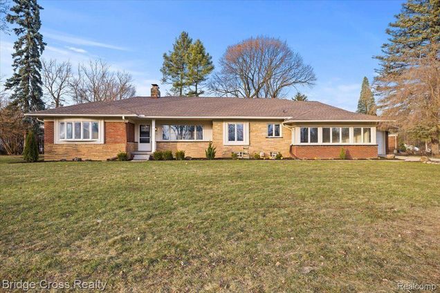 95 Hillsdale Road BloomfieldHills, MI House Active - Photo 1 of 29. Opens carousel modal