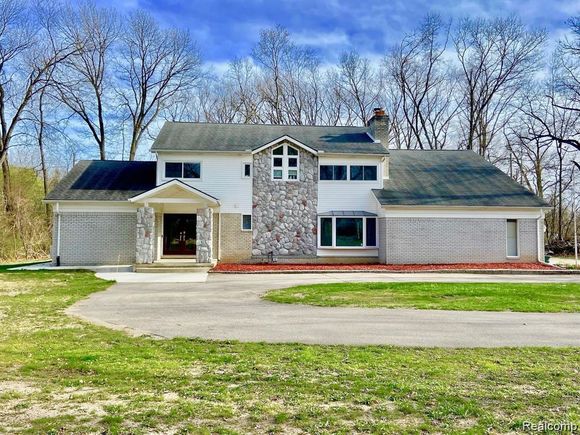 4077 Lincoln Road BloomfieldHills, MI House Active - Photo 1 of 30. Opens carousel modal