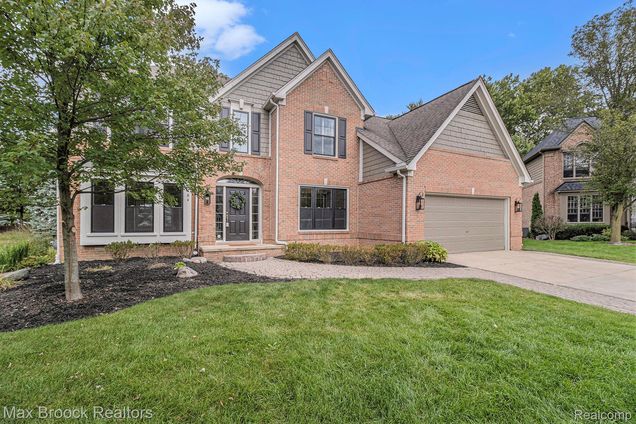 3784 Village Court Troy, MI House Active - Photo 1 of 44. Opens carousel modal
