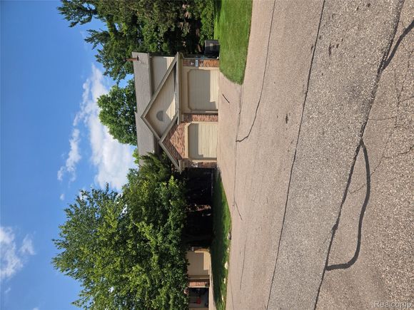 37066 Kirkshire Court BloomfieldHills, MI Condo Active - Photo 1 of 19. Opens carousel modal