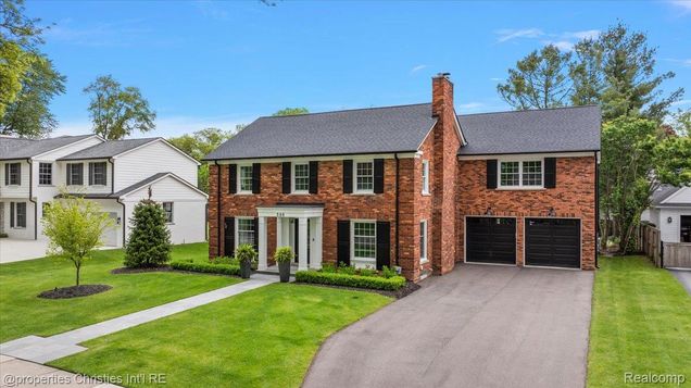 586 Fairfax Street Birmingham, MI House Active - Photo 1 of 72. Opens carousel modal
