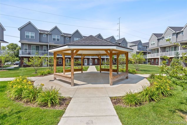 3989 Trailwaycommons Circle AuburnHills, MI Condo Active - Photo 1 of 24. Opens carousel modal