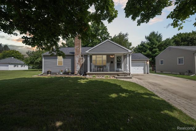 1338 W King Street Owosso, MI House Active - Photo 1 of 24. Opens carousel modal