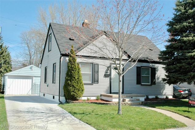 1815 Dallas Avenue RoyalOak, MI House Active - Photo 1 of 19. Opens carousel modal