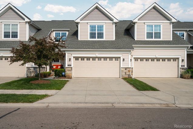 2548 Oxford Circle AnnArbor, MI Condo Active - Photo 1 of 62. Opens carousel modal