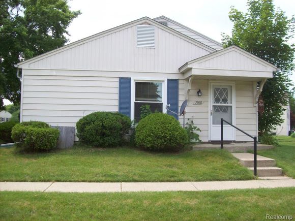 2968 Elmwood Court LakeOrion, MI Condo Active - Photo 1 of 11. Opens carousel modal