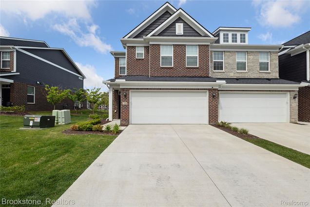 765 Hummingbird Drive