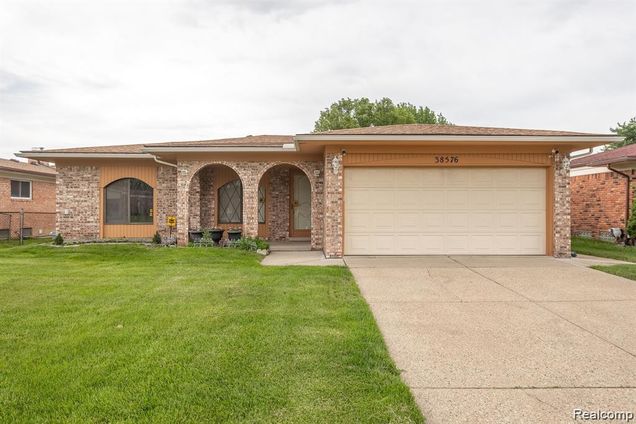 38576 Cottonwood Drive SterlingHeights, MI House Active - Photo 1 of 5. Opens carousel modal