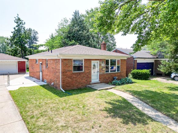 11138 Jim Place Warren, MI House Active - Photo 1 of 29. Opens carousel modal