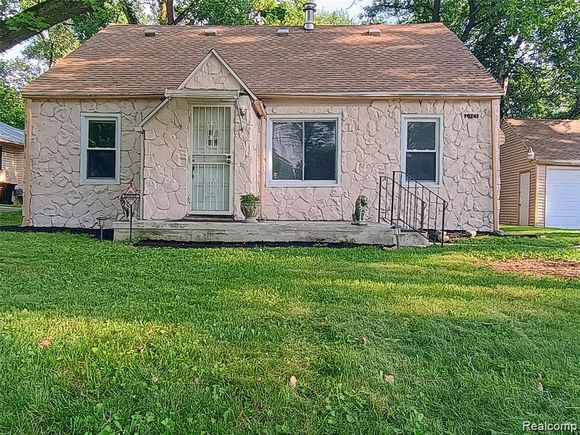 19241 Melrose Avenue Southfield, MI House Active - Photo 1 of 46. Opens carousel modal