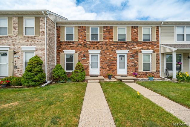 29143 E Brittany Court Roseville, MI Condo Active - Photo 1 of 20. Opens carousel modal