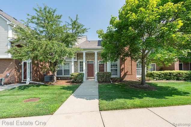5681 Pine Aires Drive Unit 154 SterlingHeights, MI Condo Active - Photo 1 of 26. Opens carousel modal