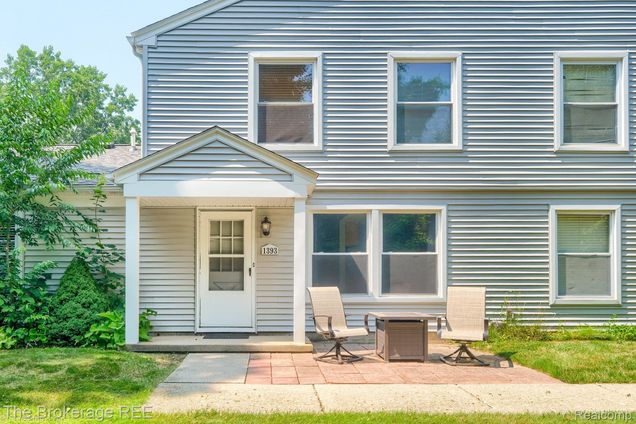 1393 Hobnail Court