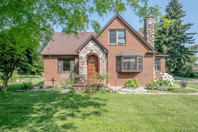 5384 Silverton Drive GrandBlanc, MI House Active - Photo 1 of 29. Opens carousel modal