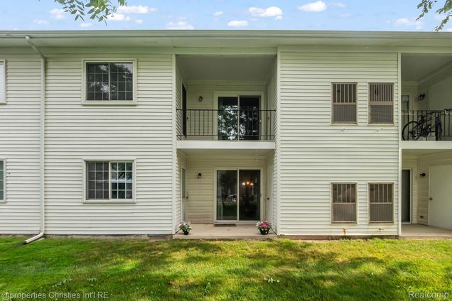 23412 Middlebelt Road Farmington, MI Condo Active - Photo 1 of 18. Opens carousel modal