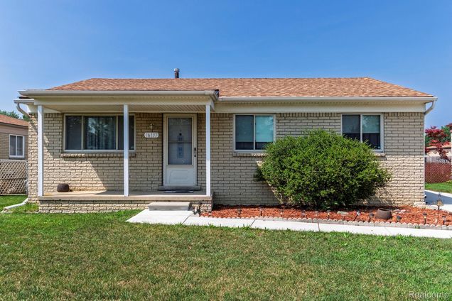16137 Secretariat Avenue Roseville, MI House Active - Photo 1 of 33. Opens carousel modal