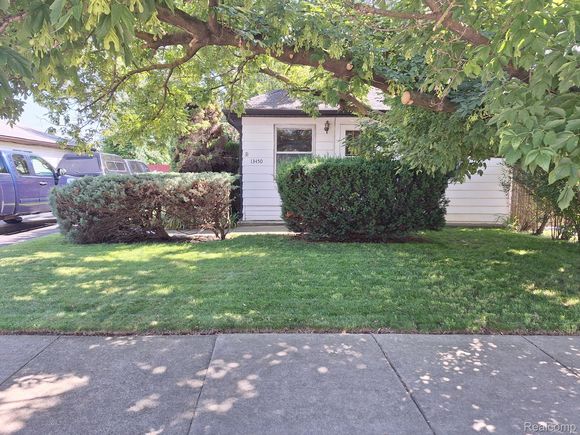 13450 Brainbridge Avenue Warren, MI House Active - Photo 1 of 16. Opens carousel modal