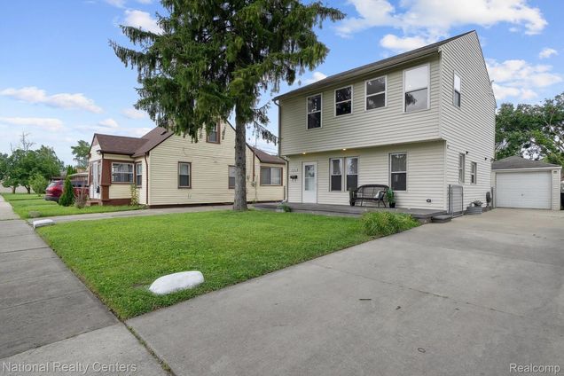 25356 Blair Street Roseville, MI House Active - Photo 1 of 37. Opens carousel modal