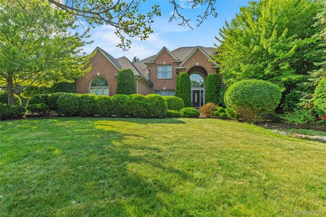 3918 Kaeleaf Road LakeOrion, MI House Active - Photo 1 of 51. Opens carousel modal