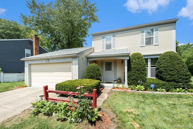 34965 Bunker Hill Drive Farmington, MI House Active - Photo 1 of 24. Opens carousel modal