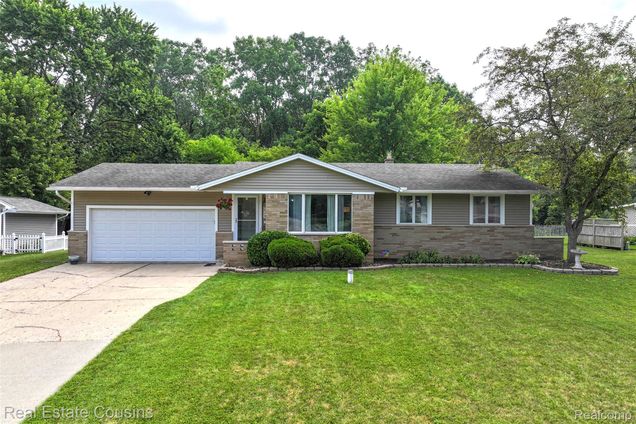 8419 Belle Bluff Drive GrandBlanc, MI House Active - Photo 1 of 38. Opens carousel modal