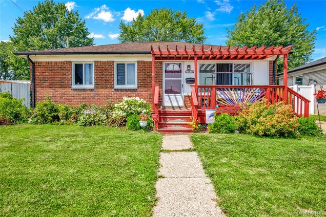 25075 Arlington Street Roseville, MI House Active - Photo 1 of 24. Opens carousel modal