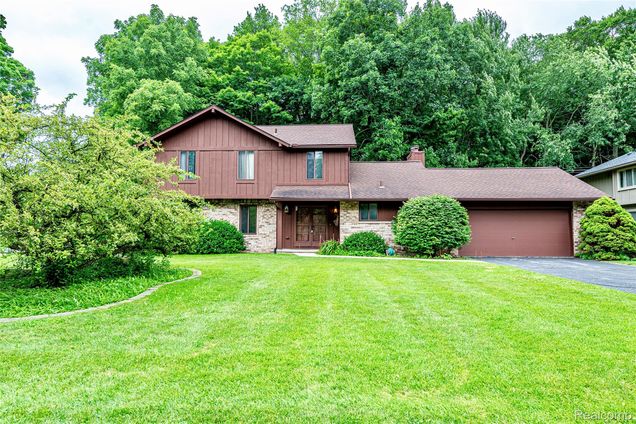 34325 Oak Forest Drive