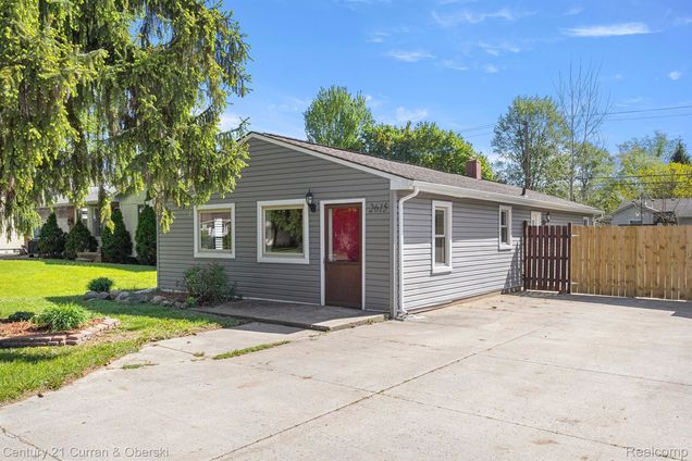 2615 Culbertson Avenue RochesterHills, MI House Active - Photo 1 of 30. Opens carousel modal