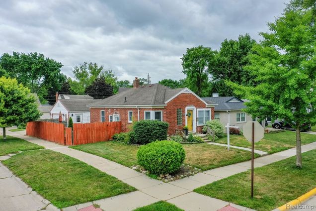 205 W Tacoma Street Clawson, MI House Active - Photo 1 of 24. Opens carousel modal