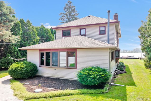 429 Edgewater Drive
