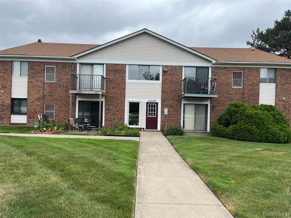 43298 Mound #206 Road SterlingHeights, MI Condo Active - Photo 1 of 18. Opens carousel modal