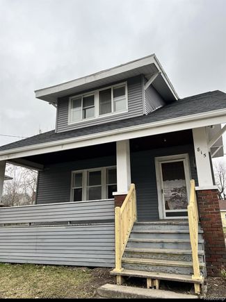 815 W Genesee Avenue Saginaw, MI House Active - Photo 1 of 14. Opens carousel modal