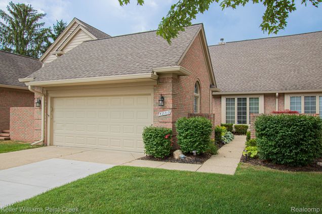 42713 Jason Court SterlingHeights, MI Condo Active - Photo 1 of 46. Opens carousel modal