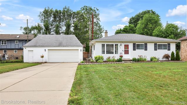 39419 Augusta Avenue SterlingHeights, MI House Active - Photo 1 of 13. Opens carousel modal