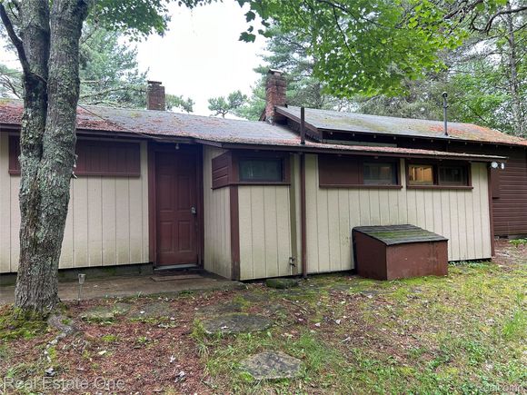 2923 W Michigan Shores W Gulliver, MI House Active - Photo 1 of 28. Opens carousel modal