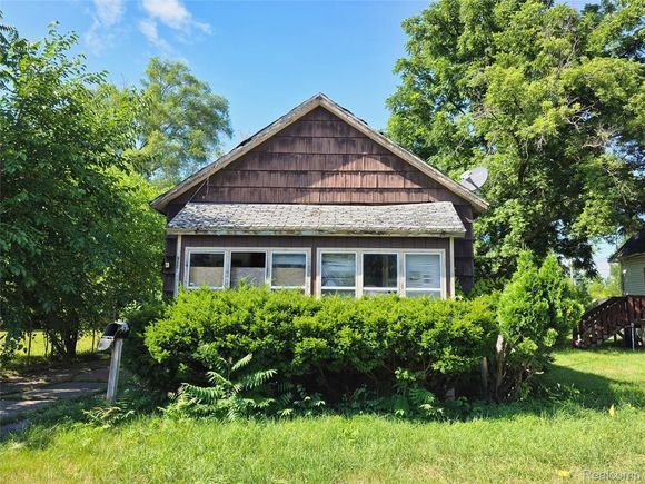 1117 Randolph Street Saginaw, MI House Active - Photo 1 of 12. Opens carousel modal
